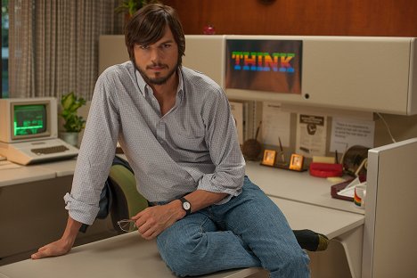 Ashton Kutcher - Jobs - Gondolkozz másképp - Promóció fotók