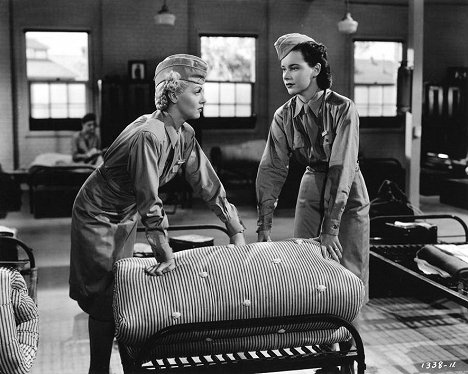 Lana Turner, Susan Peters - Keep Your Powder Dry - Van film