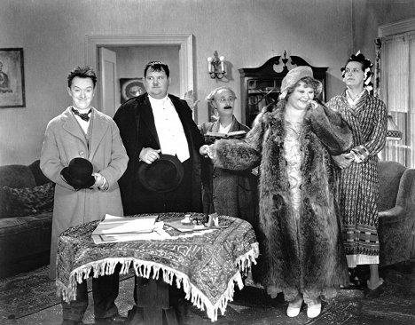 Stan Laurel, Oliver Hardy, Ben Turpin, Babe London - Our Wife - Filmfotók