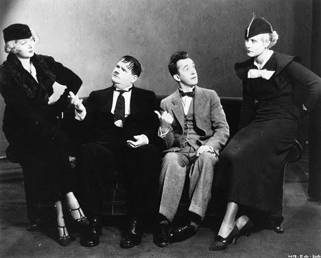 Mae Busch, Oliver Hardy, Stan Laurel, Dorothy Christy - Die Wüstensöhne - Filmfotos