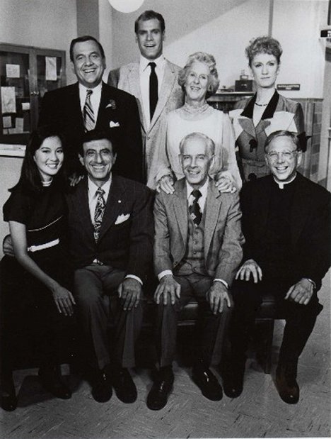 Rosalind Chao, Jamie Farr, Jay O. Sanders, Harry Morgan, William Christopher - After M*A*S*H - Werbefoto