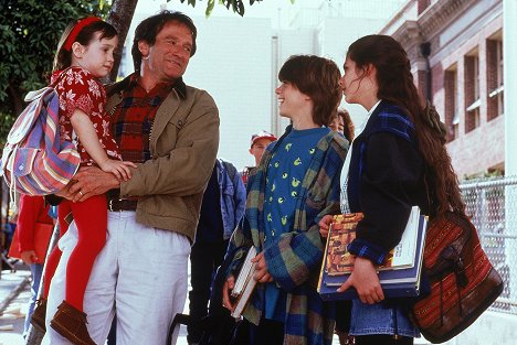 Mara Wilson, Robin Williams, Matthew Lawrence, Lisa Jakub - Mrs. Doubtfire – Das stachelige Kindermädchen - Filmfotos