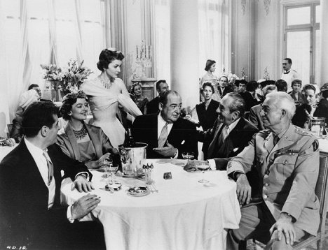 Myrna Loy, Olivia de Havilland, Edward Arnold, Adolphe Menjou - The Ambassador's Daughter - Filmfotók