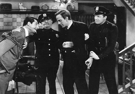Cary Grant, John Ridgely, Raymond Massey, Jack Carson - Arsen und Spitzenhäubchen - Filmfotos