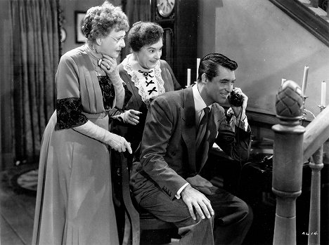 Jean Adair, Josephine Hull, Cary Grant - Arsénico por compasión - De la película
