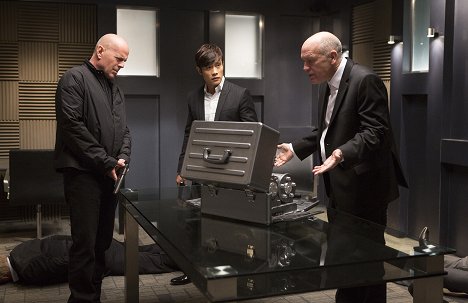 Bruce Willis, Byeong-heon Lee, John Malkovich - Red 2 - Photos