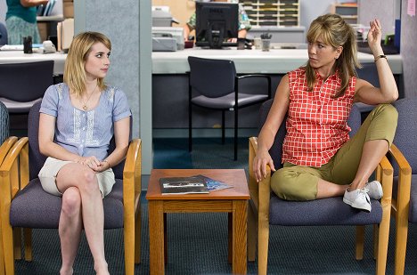 Emma Roberts, Jennifer Aniston - We're the Millers - Photos