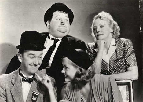 Stan Laurel, Oliver Hardy, Minna Gombell - Block-Heads - Promo