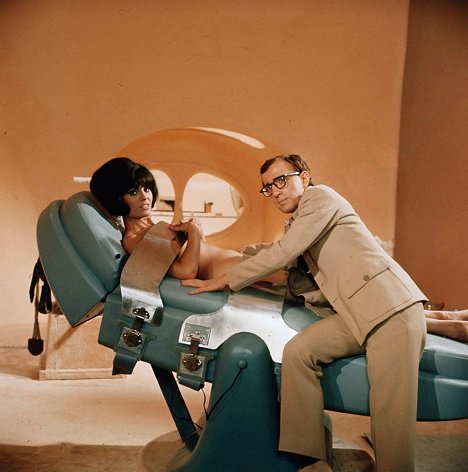 Daliah Lavi, Woody Allen - Casino Royale - Filmfotos