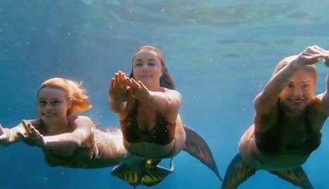 Lucy Fry, Ivy Latimer, Amy Ruffle - Mořské panny z ostrova Mako - Série 1 - Z filmu