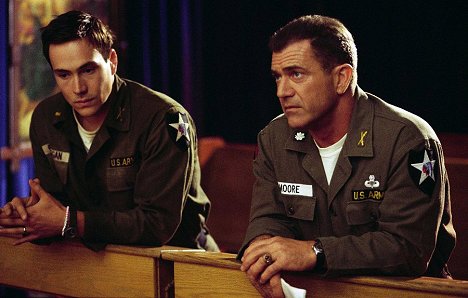 Chris Klein, Mel Gibson - We Were Soldiers - Photos