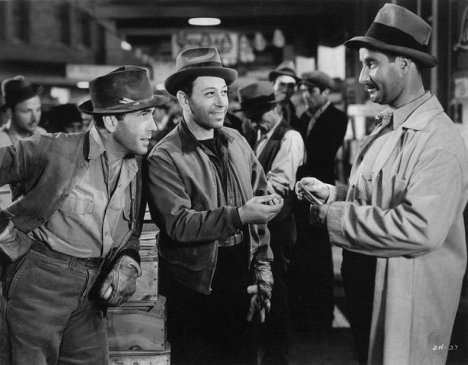 Humphrey Bogart, George Raft, George Tobias - They Drive by Night - Photos