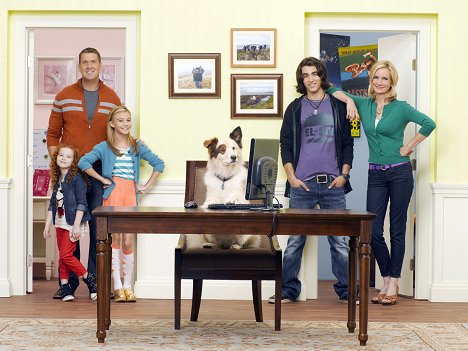 Francesca Capaldi, Regan Burns, Genevieve Hannelius, Mick, Blake Michael, Beth Littleford - Dog with a Blog - Promokuvat