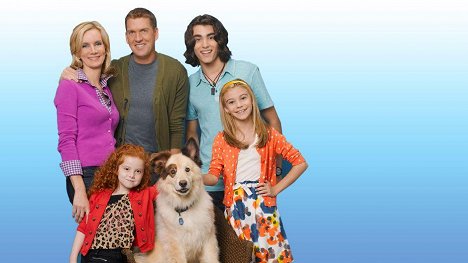 Beth Littleford, Francesca Capaldi, Regan Burns, Mick, Blake Michael, Genevieve Hannelius - Dog with a Blog - Werbefoto