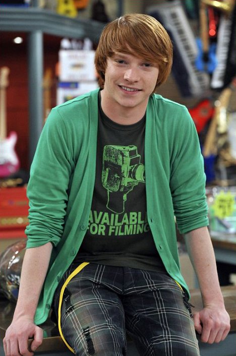 Calum Worthy - Austin & Ally - Werbefoto