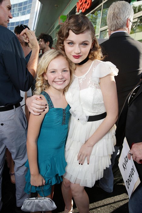 Kyla Deaver, Joey King - The Conjuring - Events