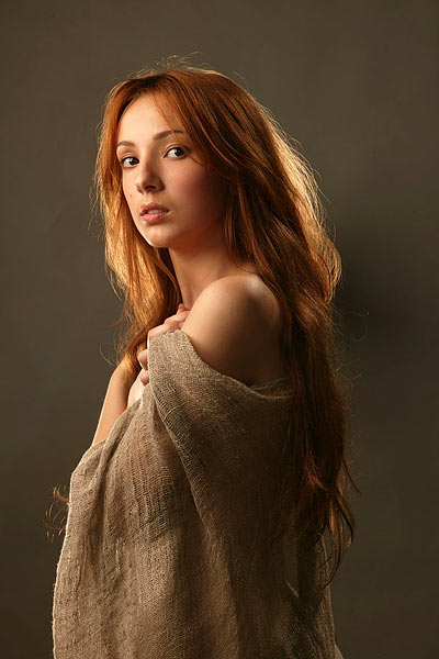 Issiq ona oglini jinsiy aloqani tomosha qilish uchun aylantirdi Dushdagi qopol jinsiy aloqa