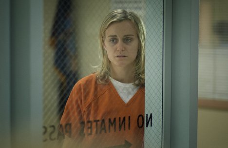 Taylor Schilling - Orange Is the New Black - Tittenschlag - Filmfotos