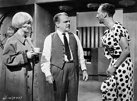 Liselotte Pulver, James Cagney, Hanns Lothar - One, Two, Three - Photos