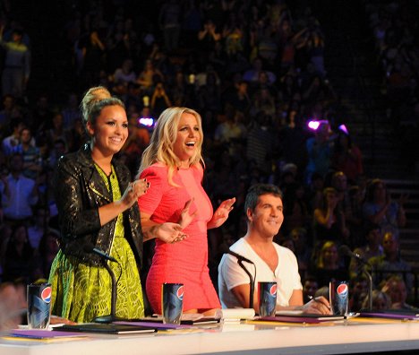 Demi Lovato, Britney Spears, Simon Cowell - The X Factor - Z filmu