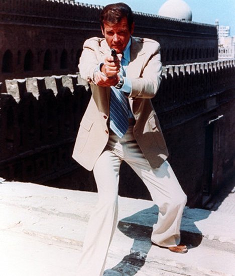 Roger Moore - 007 e o Homem da Pistola Dourada - Do filme