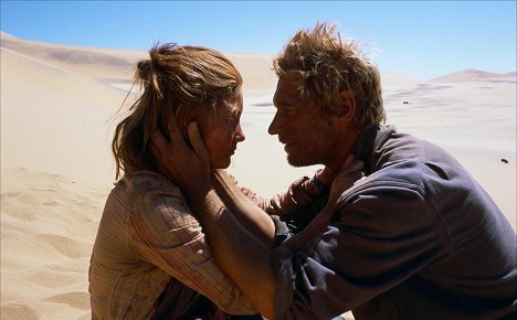 Camille Summers, Julian Sands - The Trail - Filmfotos