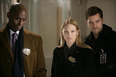 Lance Reddick, Anna Torv, Joshua Jackson - Fringe - Ability - Film