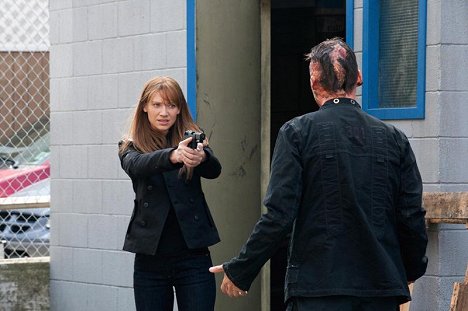 Anna Torv - Fringe - Olivia - Photos