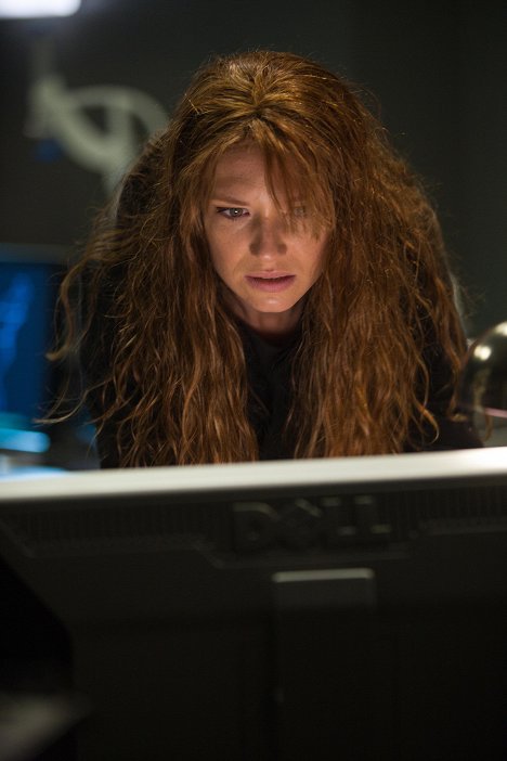 Anna Torv - Fringe - The Abducted - Photos