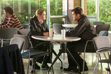 Anna Torv, Joshua Jackson - Fringe - Marionette - Photos