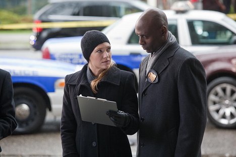 Anna Torv, Lance Reddick - Fringe - Os - Photos