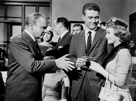 James Cagney, Shirley Jones - Never Steal Anything Small - Z filmu