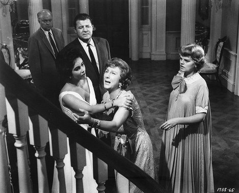 Elizabeth Taylor, Jack Carson, Judith Anderson, Madeleine Sherwood - Cat on a Hot Tin Roof - Photos