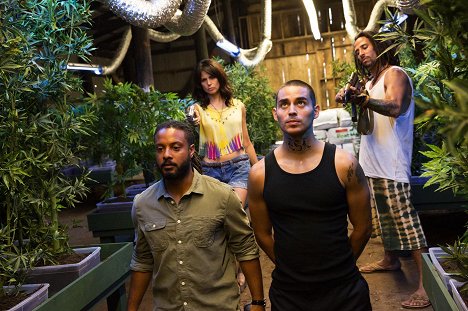 Brandon Jay McLaren, Mia Kirshner, Manny Montana - Graceland - Photos