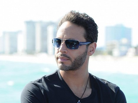 Daniel Sunjata - Graceland - Van film