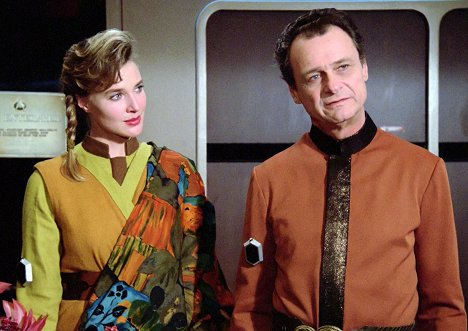 Brenda Strong, Jerry Hardin - Star Trek: The Next Generation - When the Bough Breaks - Photos