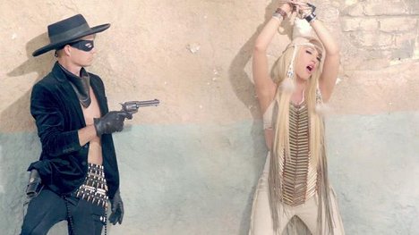 Adrian Young, Gwen Stefani - No Doubt - Looking Hot - De la película