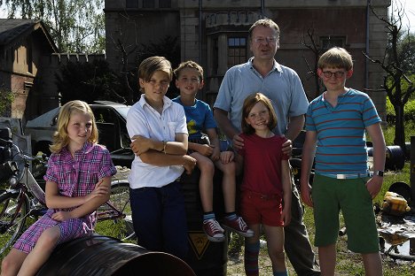 Antonia von Melville, Theo Trebs, Sami Herzog, Alina Freund, Stefan Ruzowitzky, Leonard Boes - Hexe Lilli, der Drache und das magische Buch - De filmagens