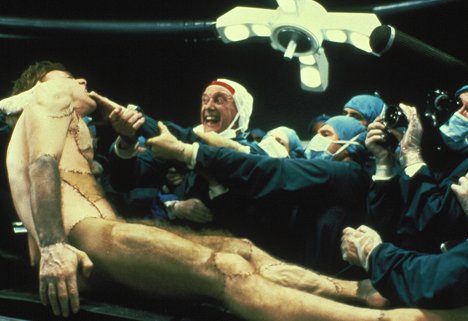 Malcolm McDowell - Britannia hospital - juhlapäivä - Kuvat elokuvasta