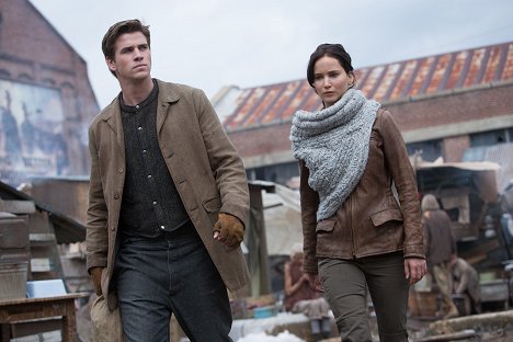 Liam Hemsworth, Jennifer Lawrence - Hunger Games: Vražedná pomsta - Z filmu
