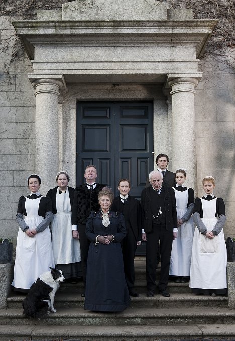 Maria Doyle Kennedy, Brenda Fricker, Mark Williams, Pauline Collins, Glenn Close, Aaron Taylor-Johnson, Antonia Campbell-Hughes, Mia Wasikowska - Albert Nobbs - Promoción