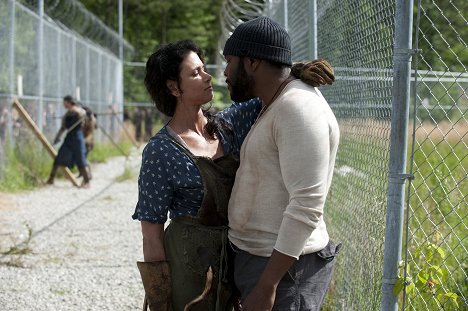 Melissa Ponzio, Chad L. Coleman - The Walking Dead - 30 Days Without an Accident - Photos
