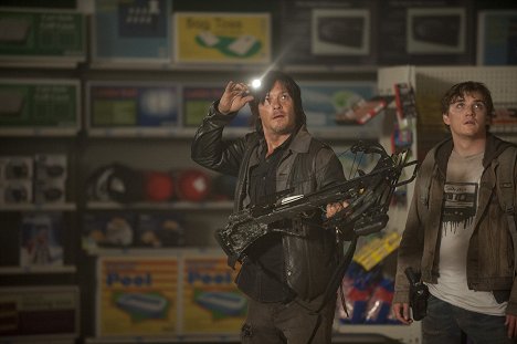 Norman Reedus, Kyle Gallner - The Walking Dead - 30 Days Without an Accident - Photos