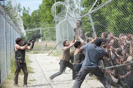 Norman Reedus, Andrew Lincoln - The Walking Dead - Infected - Photos