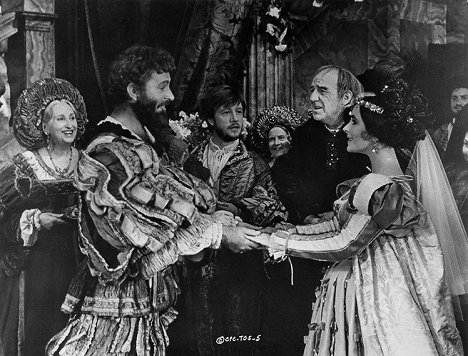 Richard Burton, Alfred Lynch, Michael Hordern, Elizabeth Taylor - La mujer indomable - De la película