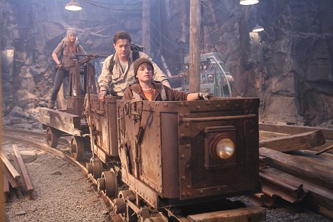 Anita Briem, Brendan Fraser, Josh Hutcherson - Journey to the Center of the Earth - Photos