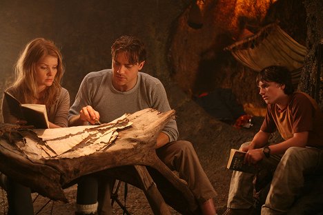 Anita Briem, Brendan Fraser, Josh Hutcherson - Journey to the Center of the Earth - Van film