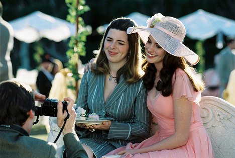 Heather Matarazzo, Anne Hathaway - Neveletlen hercegnő 2: Eljegyzés a kastélyban - Filmfotók