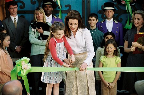 Abigail Breslin, Anne Hathaway, Kathleen Marshall - Princesa por sorpresa 2 - De la película