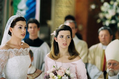 Anne Hathaway, Heather Matarazzo - The Princess Diaries 2: Royal Engagement - Van film